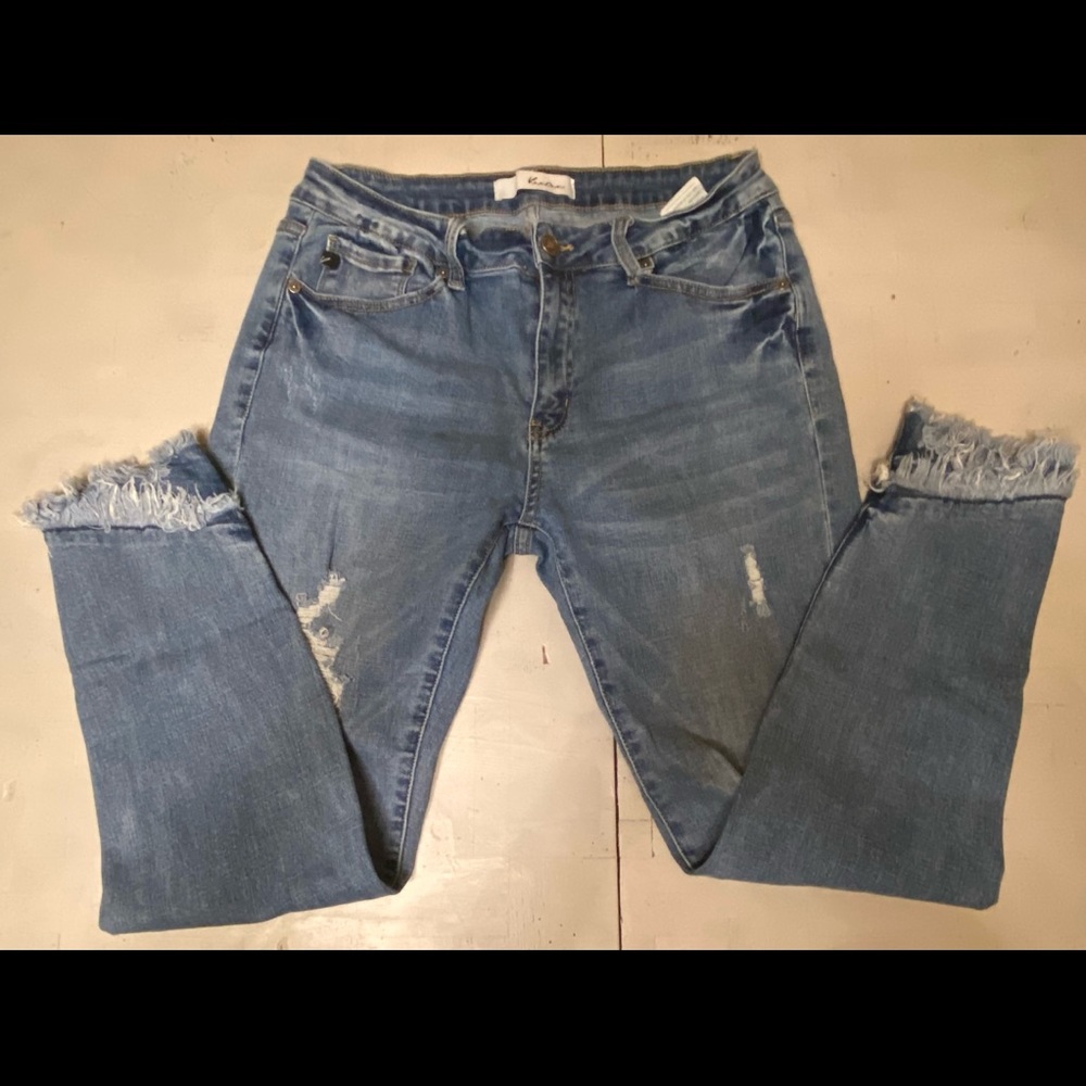KanCan chewed tulip hemmed destroyed jeans 13/30